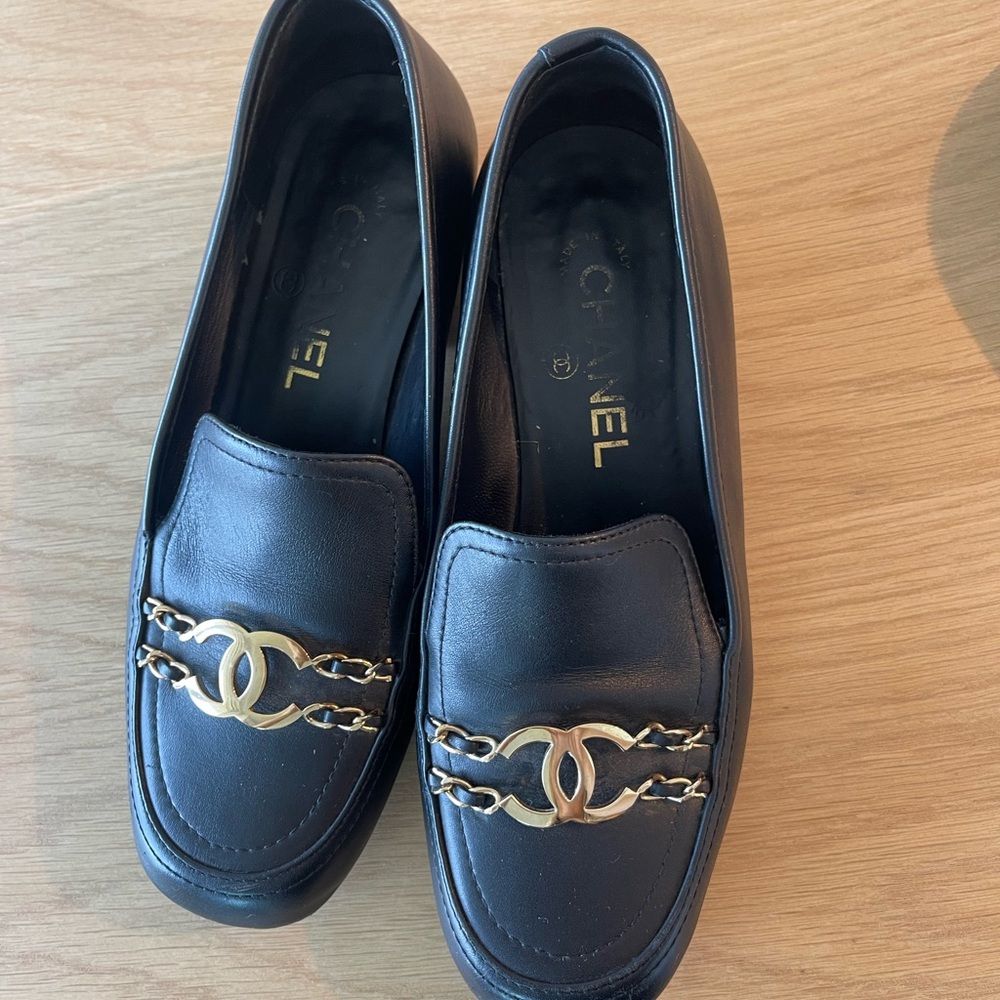Beautiful Vintage Authentic Chanel Loafers - Picture 7 of 8